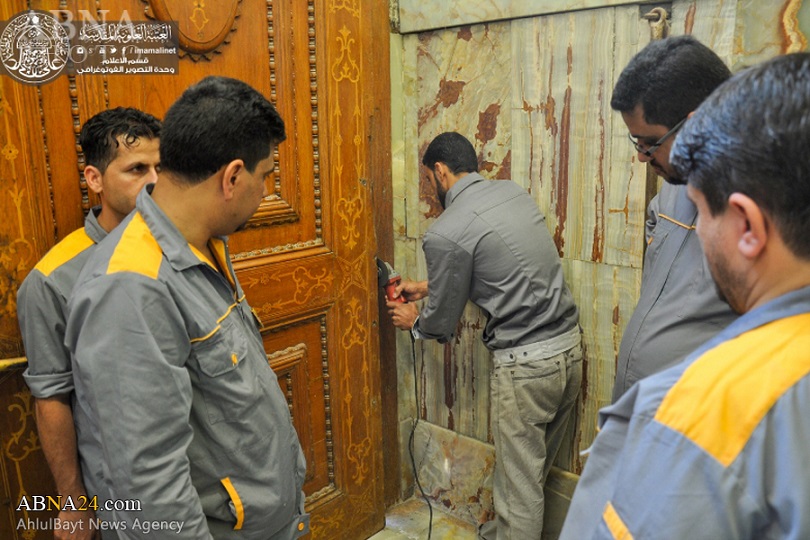 تعمیر درب پنجاه ساله حرم حضرت علی(ع) +عکس