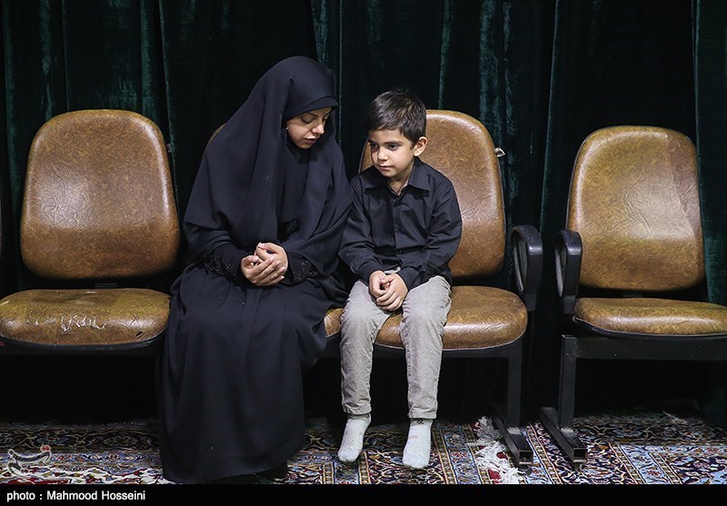 مادر شهید مدافع حرم: پیکر فرزندم گوشت و پوست ندارد ولی باز می‌خندد