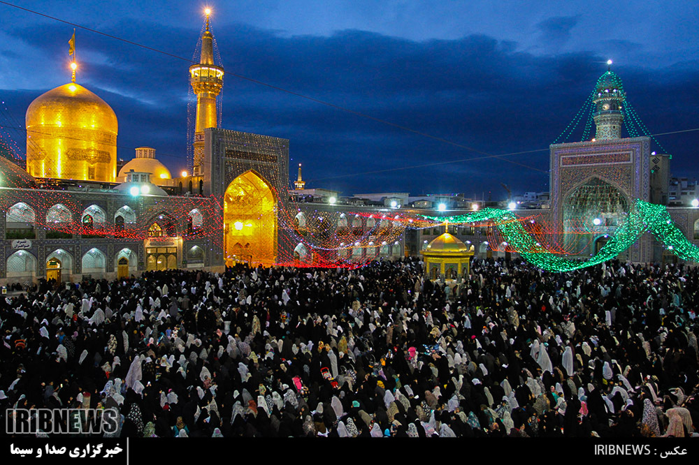 نصاویر/ چراغانی حرم امام رضا (ع) در شب نیمه شعبان