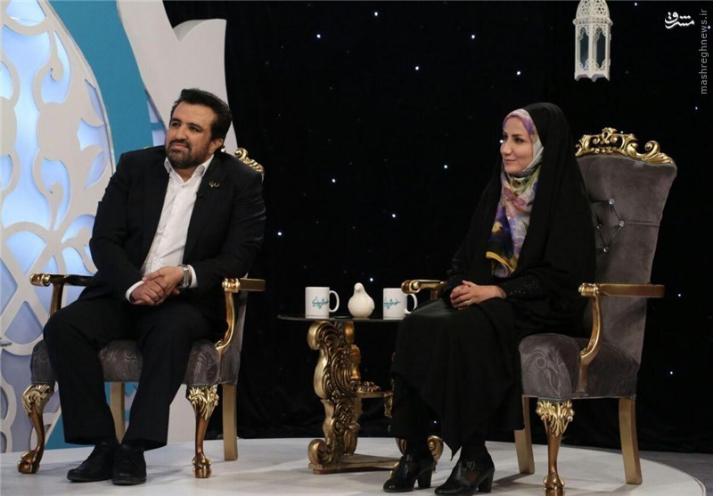 حضور حسینی‌بای با همسرش در تلویزیون +عکس