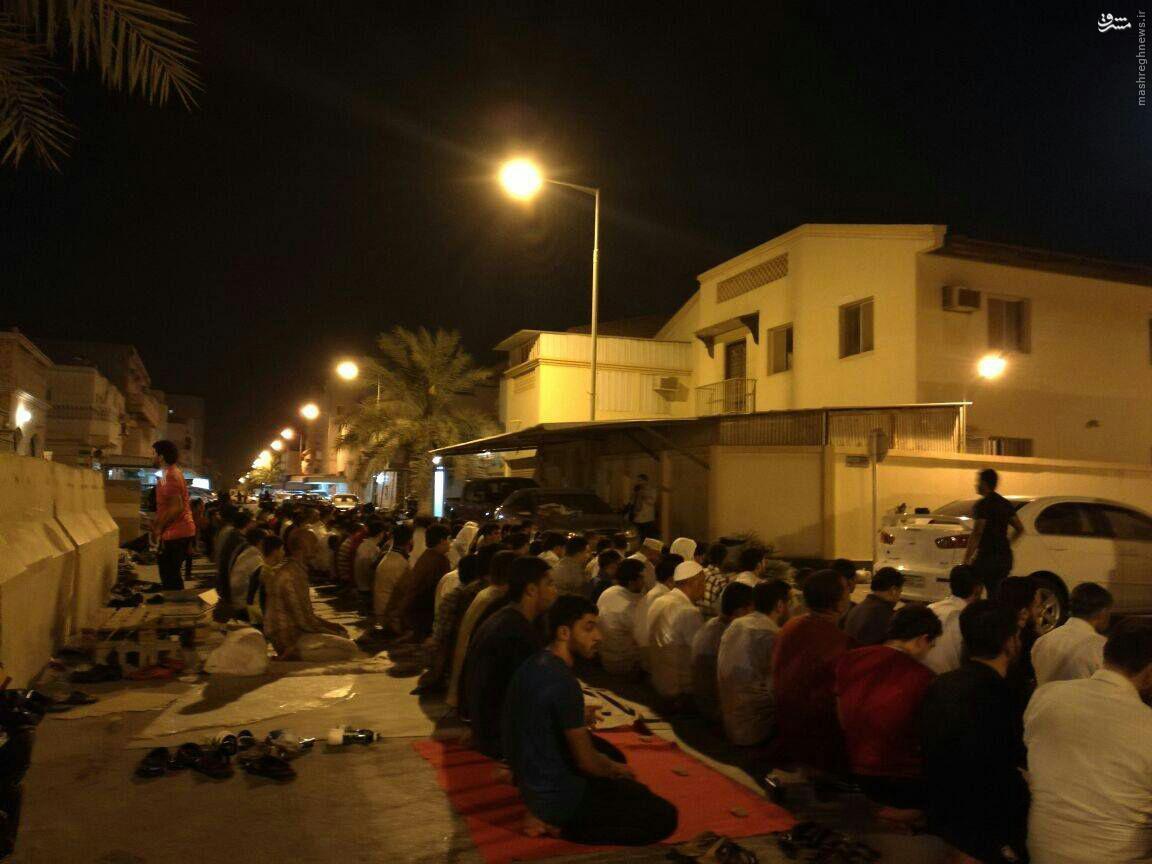 عکس/ تجمع شیعیان بحرین مقابل منزل شیخ‌عیسی قاسم
