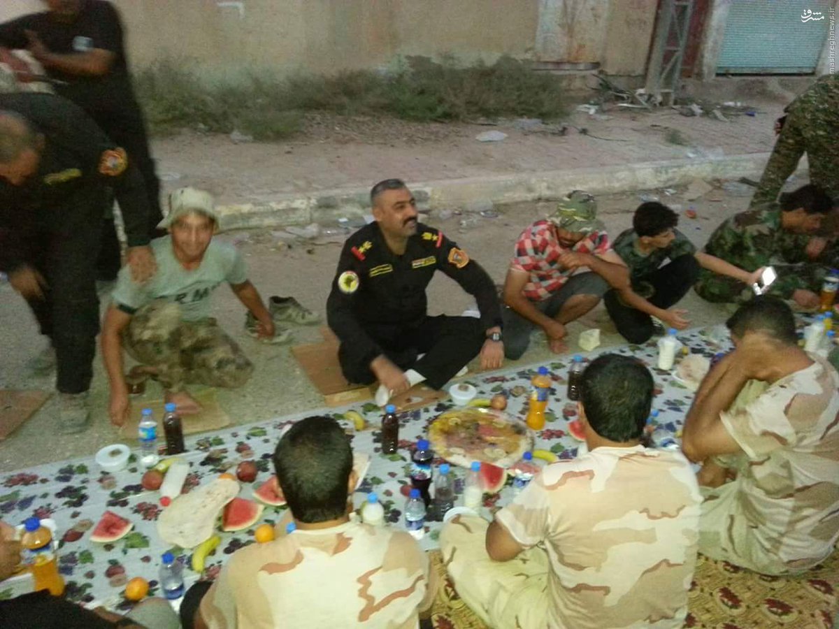 افطار رزمندگان عراقی در قلب فلوجه+عکس