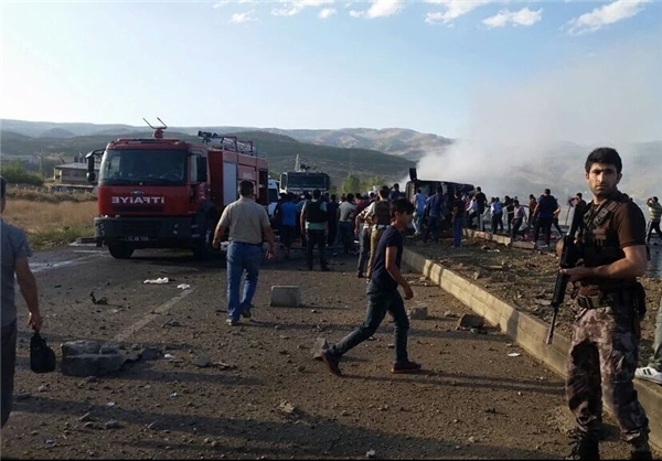 «پ‌ک‌ک» اتوبوس پلیس ترکیه را منفجر کرد+عکس