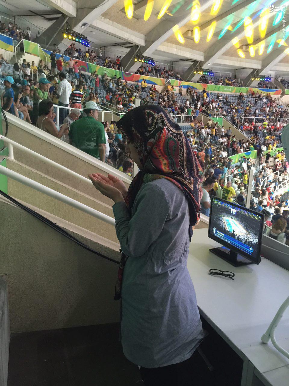 عکس/ حركت زيباي خبرنگار ايراني در ورزشگاه