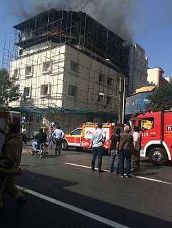 آتش‌سوزی ساختمانی در خیابان مفتح تهران +عکس
