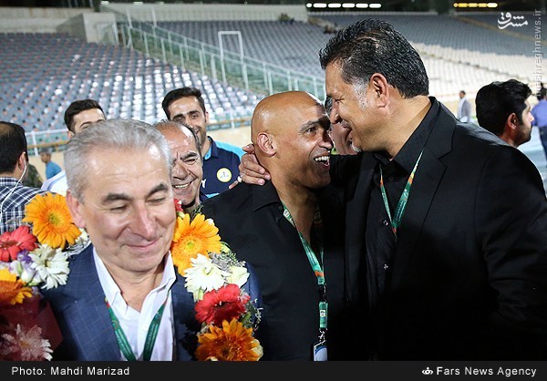 عکس/ خنده منصوریان در آغوش آقای گل جهان