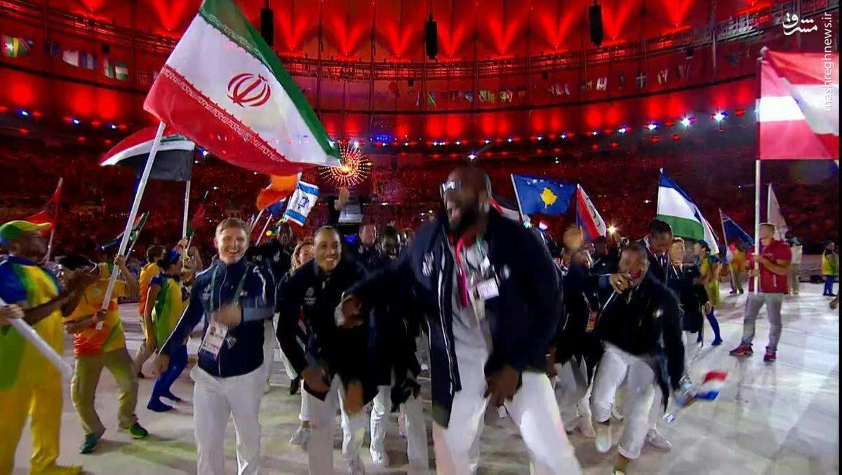 عکس/ اهتزاز پرچم ایران در اختتامیه المپیک ریو