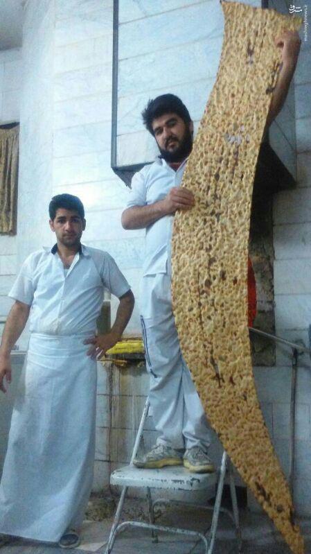 عکس/ بزرگترین نان سنگک دنیا