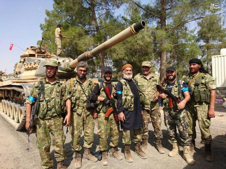 تروریستهای تکفیری در آغوش فرمانده ارتش ترکیه+عکس
