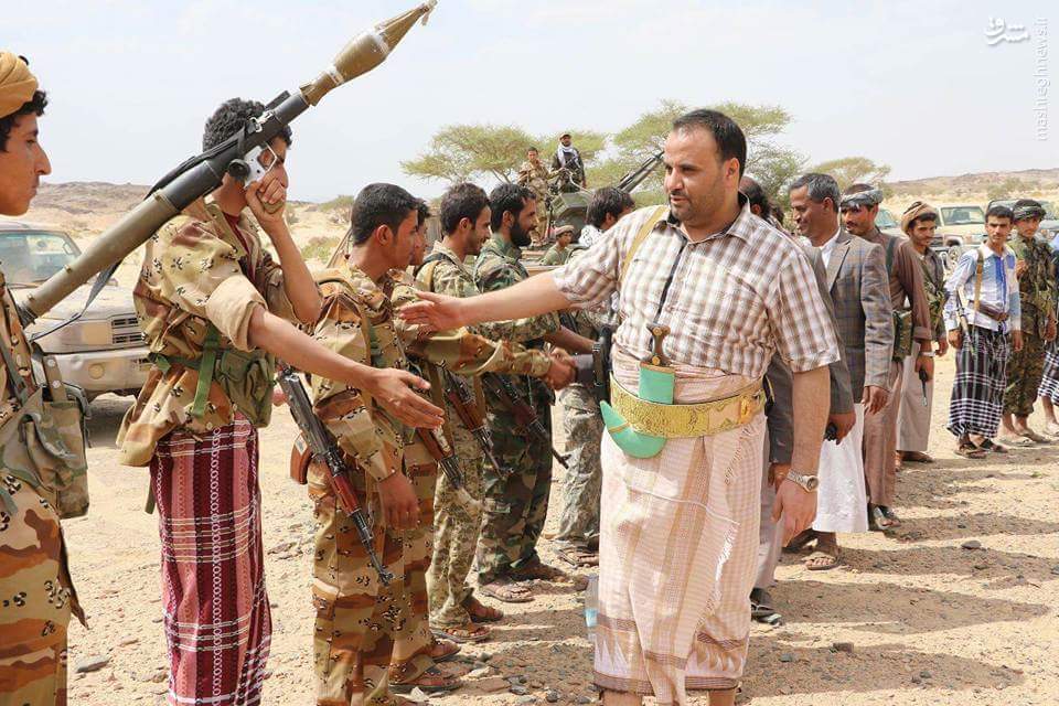 حضور رئیس شورای سیاسی یمن در جبهه+عکس