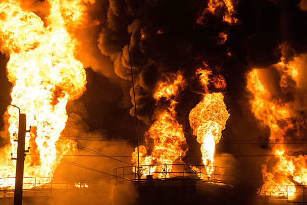 پالایشگاه نفت شاهرود دچار حریق شد/ واحد میعانات گازی در آتش سوخت