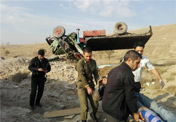 واژگونی کامیون در تبریز حادثه آفرید +تصاویر