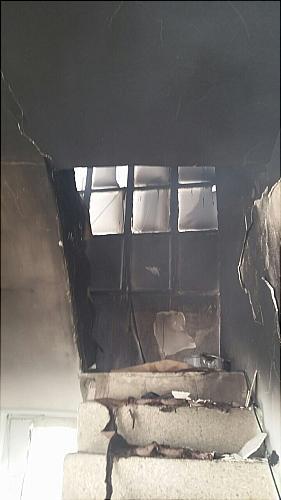 ساختمان مسکونی آتش به پا کرد +تصاویر